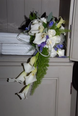 bruidsarrangement-bruidsboeket-bloemen-bruid