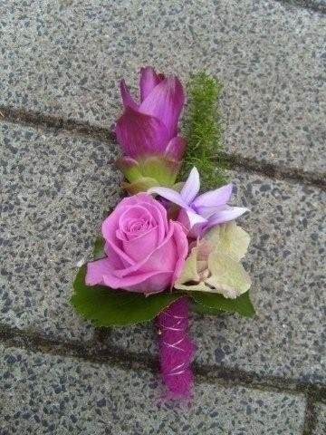 bruidswerk-corsage-bruiloft-roze